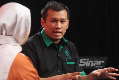 Fazril ketika menjadi tetamu rancangan Kompas Rasuah Busters Edisi Khas PRU-15 bertajuk 'PRU15: Peringatan Kepada Pengundi' yang disiarkan secara langsung di semua platform digital Sinar Harian pada Rabu.