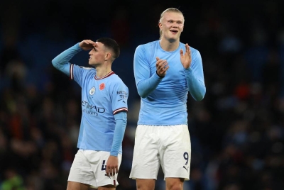 Haaland dan pemain tengah Manchester City, Phil Foden selepas perlawanan Liga Perdana Inggeris (EPL) menentang Fulham di Stadium Etihad. - Foto AFP