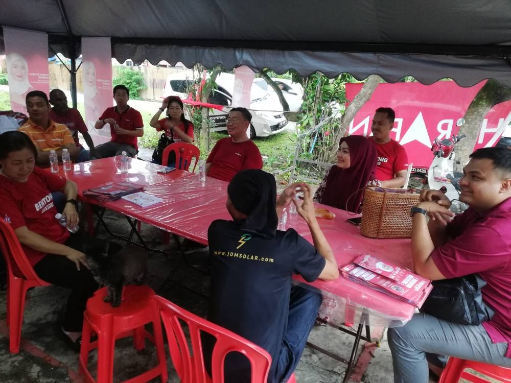 Rara beramah mesra dengan pengundi di Parlimen Bentong.