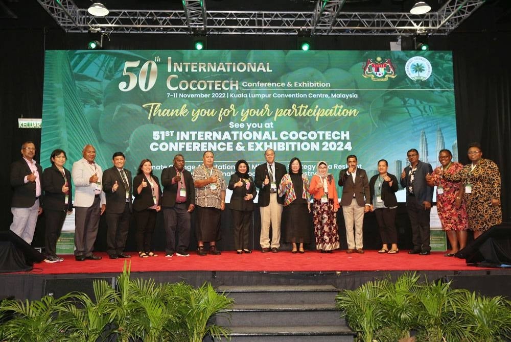 COCOTECH 2022 yang bertemakan ‘Climate Change Adaptation and Mitigation Strategy for a Resilient and Sustainable Coconut AgroIndustry’ berjaya menarik 400 peserta dari seluruh negara.