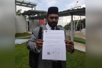 Syed Mohammad Imran ditemui pemberita di pekarangan Ibu Pejabat SPRM Putrajaya pada Khamis.