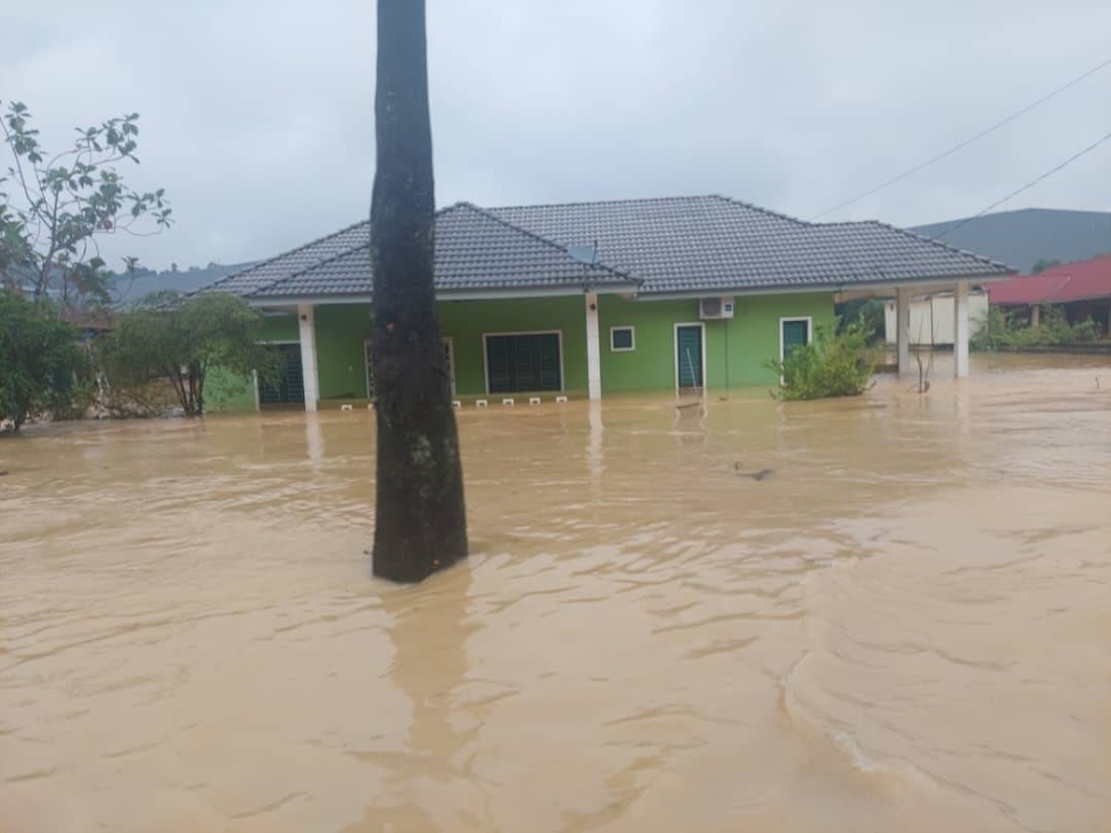 Seramai 13 keluarga dipindahkan ke PPS setakat jam 11 malam Khamis.