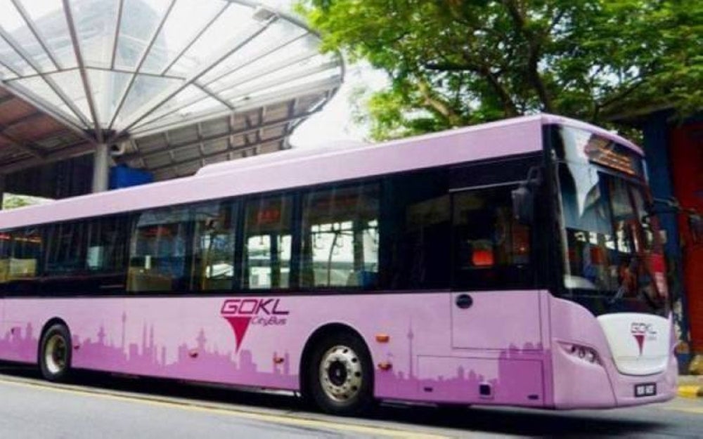 Sebanyak enam bas disediakan sebagai alternatif kepada pengguna yang terjejas dengan gangguan perkhidmatan transit aliran ringan (LRT) laluan Kelana Jaya.