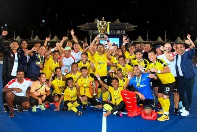 Skuad Hoki Kebangsaan melakar sejarah apabila menjulang Piala Sultan Azlan Shah 2022 (PSAS) buat kali pertama selepas menewaskan Korea Selatan 3-2 dalam aksi Final penuh mendebarkan di Stadium Hoki Sultan Azlan Shah. - Foto Bernama