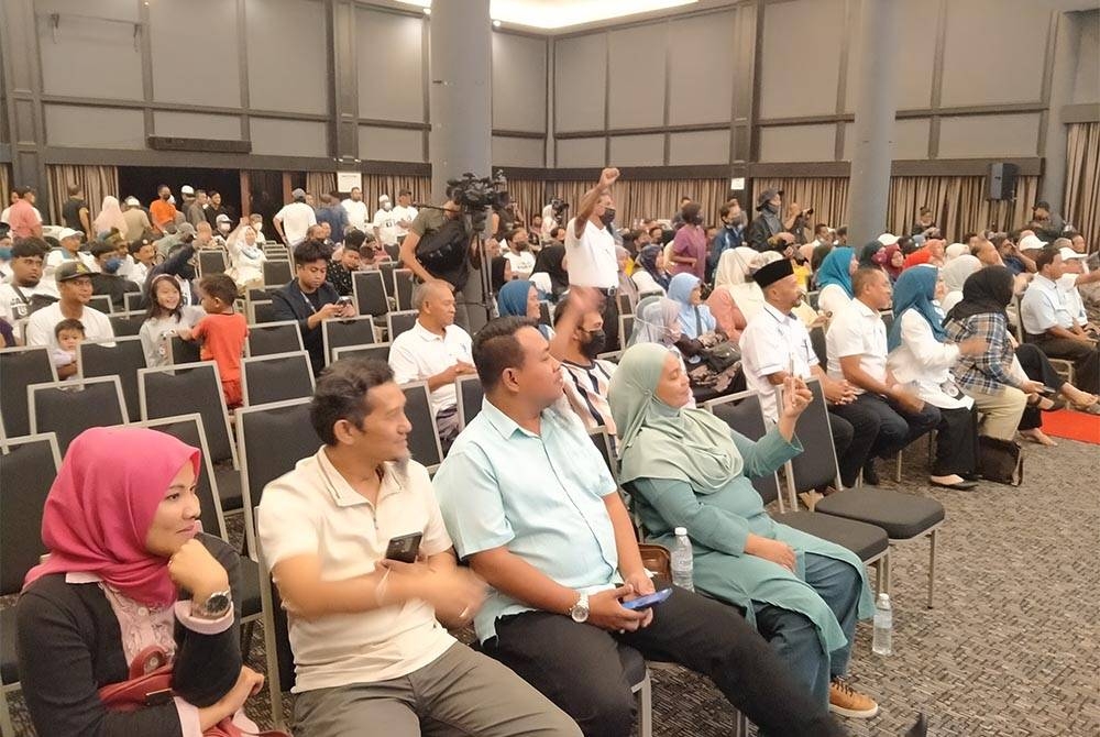 Among those present at the Sayang Bangsa dan Negara General Meeting with Tun Dr Mahathir Mohamad here on Friday.