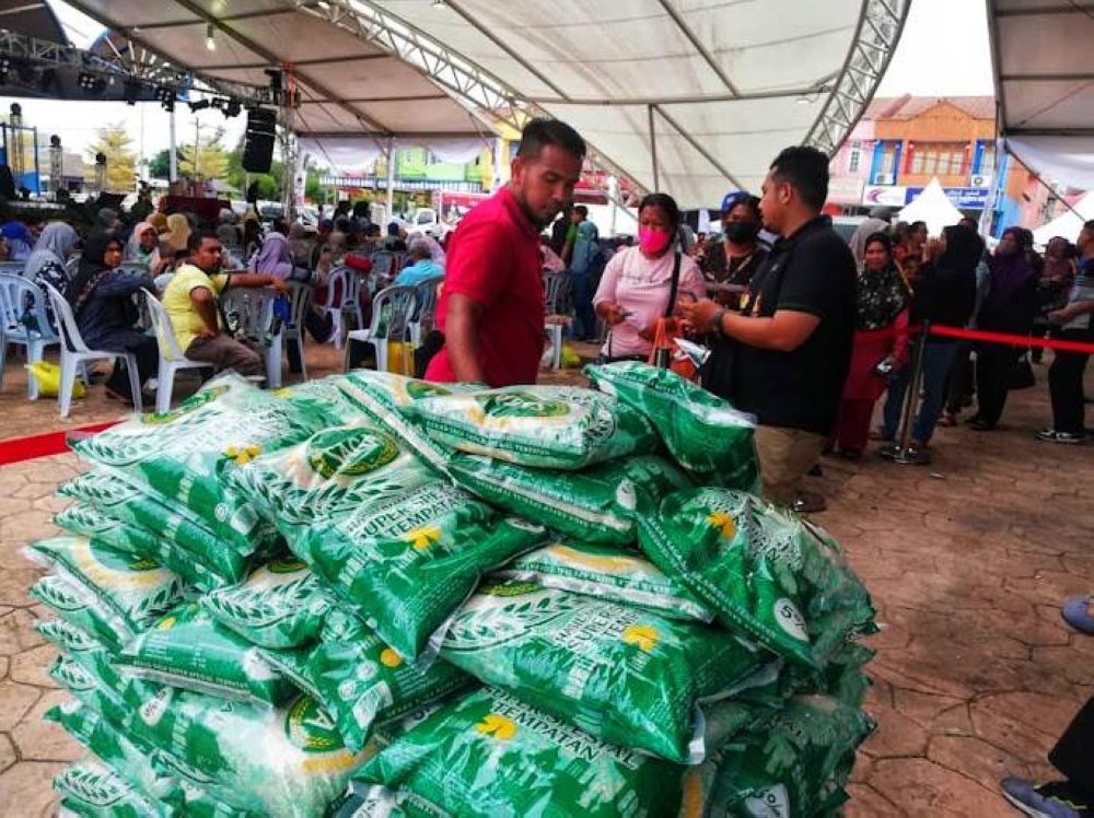 Rice that is sold at a price of RM6 per bag for a five kilogram pack is also the focus of visitors.