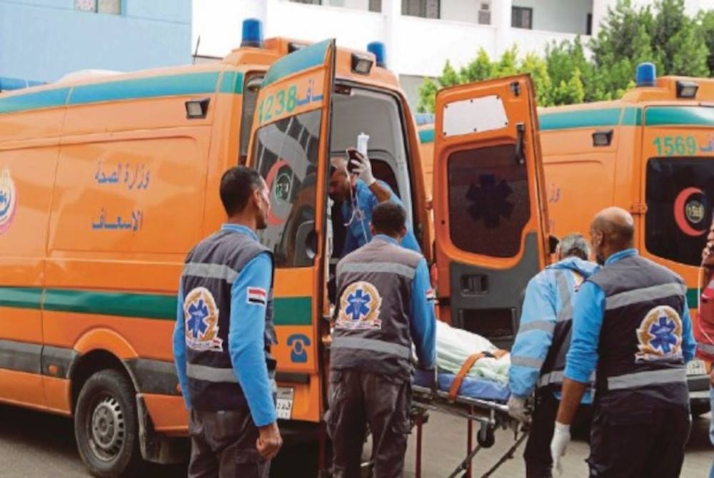 18 ambulans dihantar ke tempat kejadian untuk mencari mangsa yang terselamat - Foto Reuters