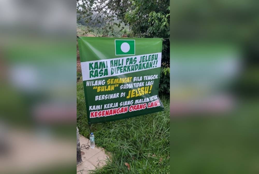 Kain rentang yang tersebar mengenai Pas.