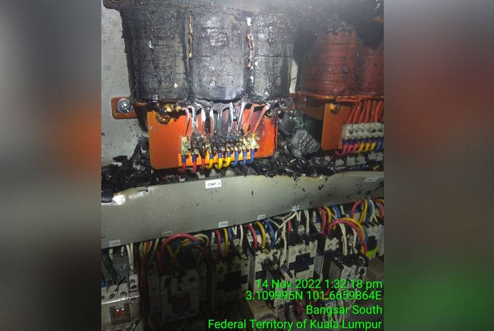 Keadaan kotak pendawaian di dalam restoran terbabit. Foto JBPM Kuala Lumpur.