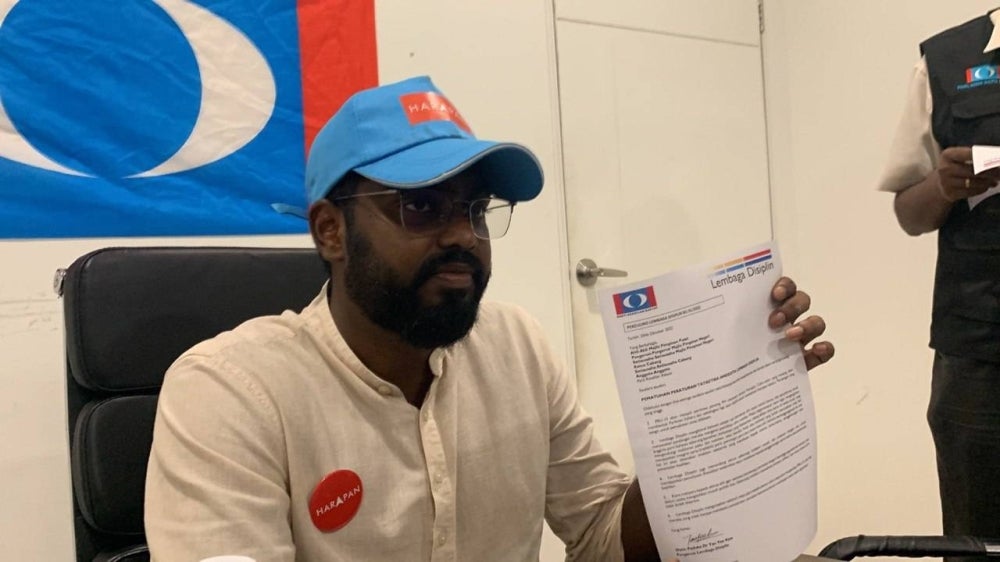 Prabakaran ketika sidang media di pejabatnya, di sini, pada Isnin.