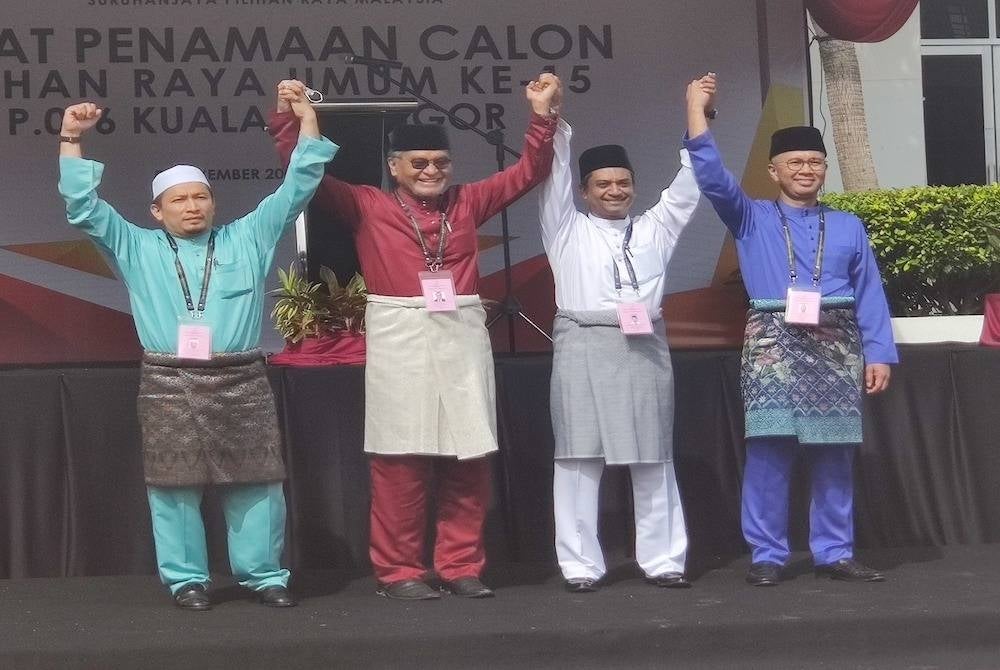 (Dari kanan) Tengku Zafrul, Mohd Shaid, Dzulkefly dan Mohd Noor dijadualkan dalam satu pentas sama pada Forum Sesi Pembentangan Pandangan Politik di One Plaza di sini pada Selasa.