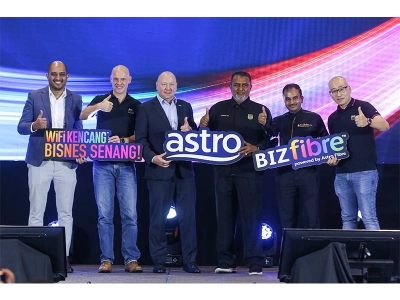 Dari kiri: Alvin, Euan, Christopher, Jawahar, Saravanan dan Kevin ketika majlis pelancaran jalur lebar baharu, BIZfibre baru-baru ini.