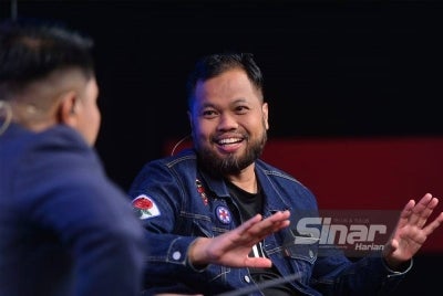 Mutalib ketika program Sinar Live bertajuk 'Tanpa Pengalaman, Mampukah Menjadi YB?' dikendalikan oleh Hazwan Mokhtar. - FOTO ASRIL ASWANDI SHUKOR