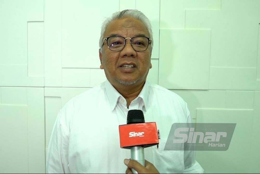 Mohd Rosli ketika ditemui di Kompleks Karangkraf pada Selasa.