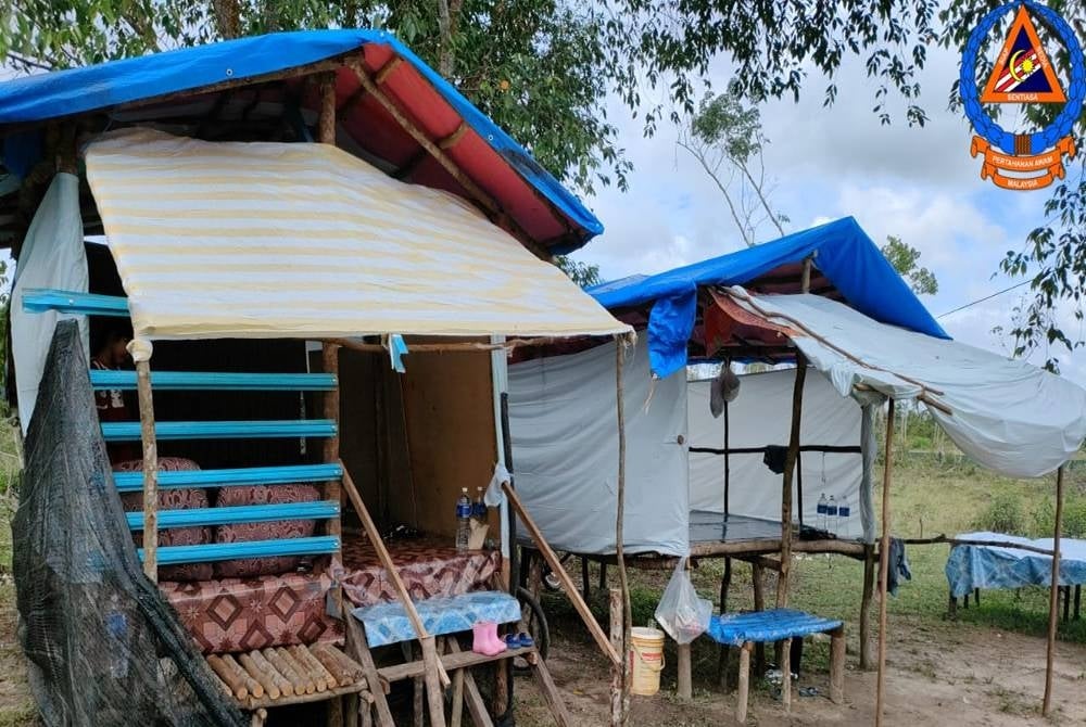 Antara pondok yang dibina sendiri oleh mangsa banjir di Kampung Putat Tujuh, Rantau Panjang.
