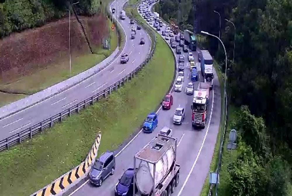 Keadaan trafik ke arah Terowong Genting Sempah.