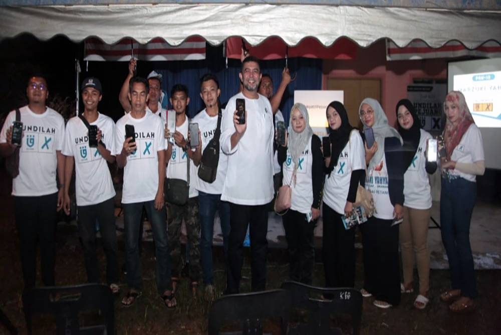 Marzuki ketika merasmikan WiFi Rakyat@Pejuang di Pinang Tunggal pada Khamis.