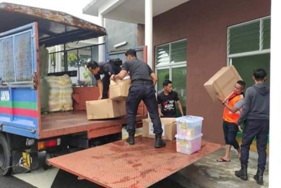 Kit bantuan banjir turut diedarkan MBSJ di beberapa lokasi pusat pemindahan sementara (PPS) di bawah kawasan pantadbiran pihak berkuasa tempatan itu sejak Khamis.