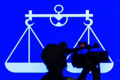 LABUAN, 17 Nov -- Seorang petugas media sedang bertugas pada program ceramah Barisan Nasional (BN) sempena kempen Pilihan Raya Umum Ke-15 (PRU15) di Kampung Sungai Miri hari ini.
Rakyat Malaysia akan menjalankan tanggungjawab untuk mengundi pada Sabtu ini.
--fotoBERNAMA (2022) HAK CIPTA TERPELIHARA