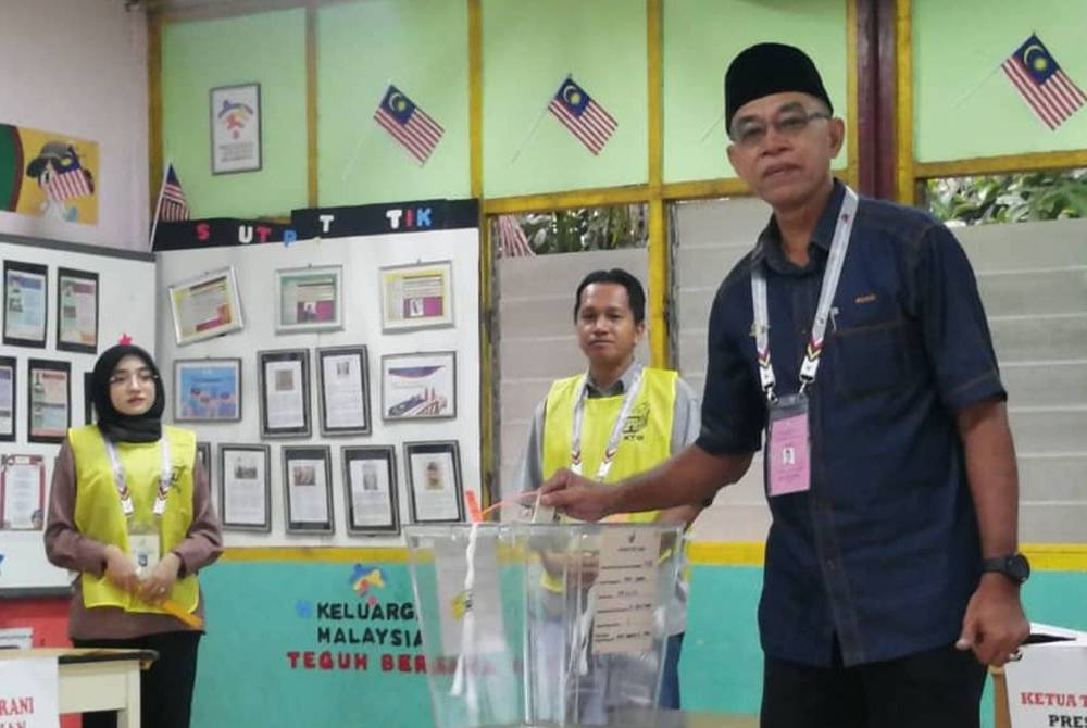 Rosol selesai membuang undi pada jam 8.04 pagi di SK Bukit Diman, di sini pada Sabtu.