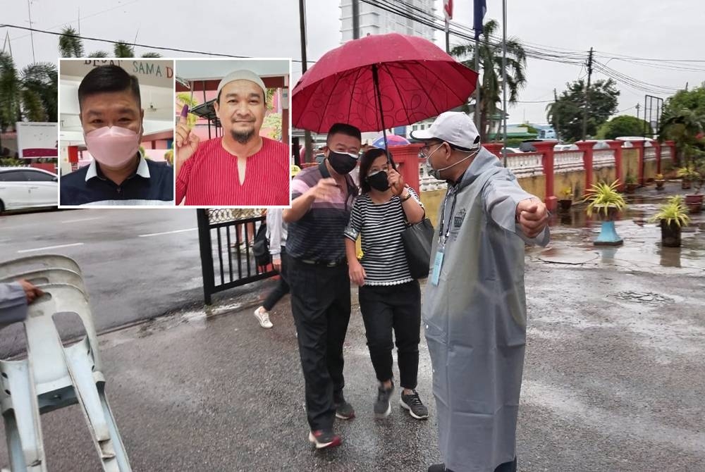 Pengundi-pengundi berpayung tiba di pusat undi di SMK Sri Muar pada Sabtu. (Gambar kecil dari kiri: Dee Danny Lock dan Ahmad Izwan Ayub)