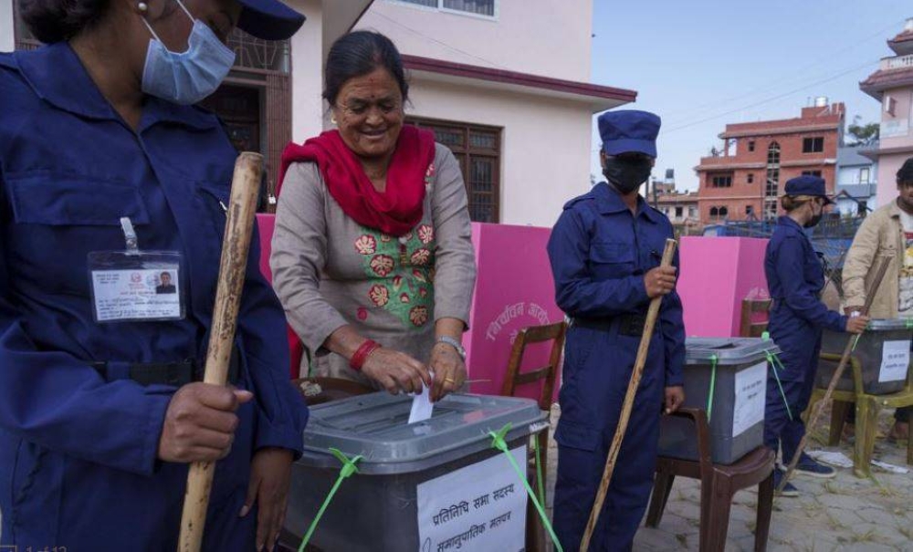 Pas moins de 18 millions de Népalais rempliront leurs responsabilités respectives lors des élections générales et régionales pour former un nouveau gouvernement dimanche.  photo AP