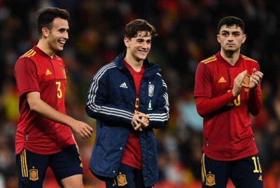 Pedri (kanan) dan Gavi (tengah) membawa cabaran Sepanyol di Qatar. -Foto: Agensi.