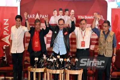 Anwar (tengah) bersama Mohamad Sabu; Anthony Loke dan Syed Saddiq Syed Abdul Rahman.