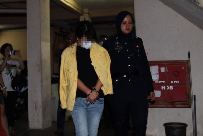 Wanita warga asing yang berada dalam rumah mangsa ditahan bagi membantu siasatan.