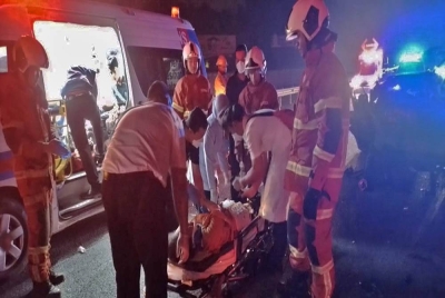 Mangsa yang cedera dihantar ke Hospital Sungai Buloh untuk rawatan lanjut.