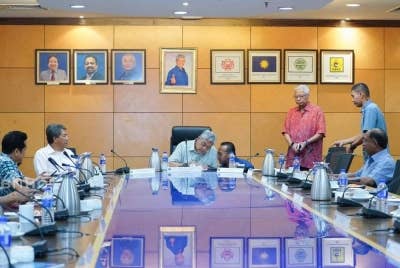 Mesyuarat Dewan Tertinggi Barisan Nasional (BN) melibatkan pimpinan utama gabungan tersebut sedang berlangsung di Menara Dato' Onn. -Foto Facebook BN
