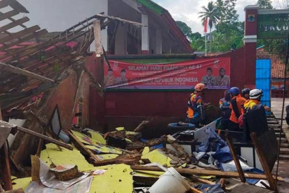 Le nombre de morts dans le tremblement de terre dans la région de Cianjur à Java Ouest est passé à 271 avec 40 personnes toujours portées disparues.  - La photo d'AP