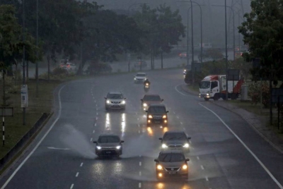 MetMalaysia mengeluarkan amaran ribut petir di beberapa tempat di Semenanjung, Sabah dan Sarawak bermula Rabu. - Foto Bernama
