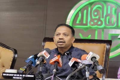 Tan Sri S A Vigneswaran.