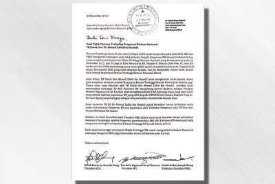 Surat usul tidak percaya terhadap Ahmad Zahid supaya meletakkan jawatan.