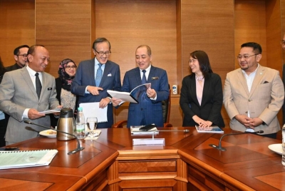 Hajiji melakukan semakan terakhir Bajet 2023 Sabah yang akan dibentang pada Jumaat.