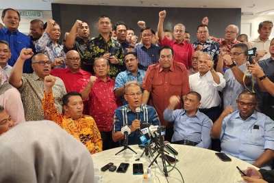 Seramai 90 ketua bahagian dan ahli MKT hadir ke WTCKL sebagai tanda solidariti kepada Ahmad Zahid.