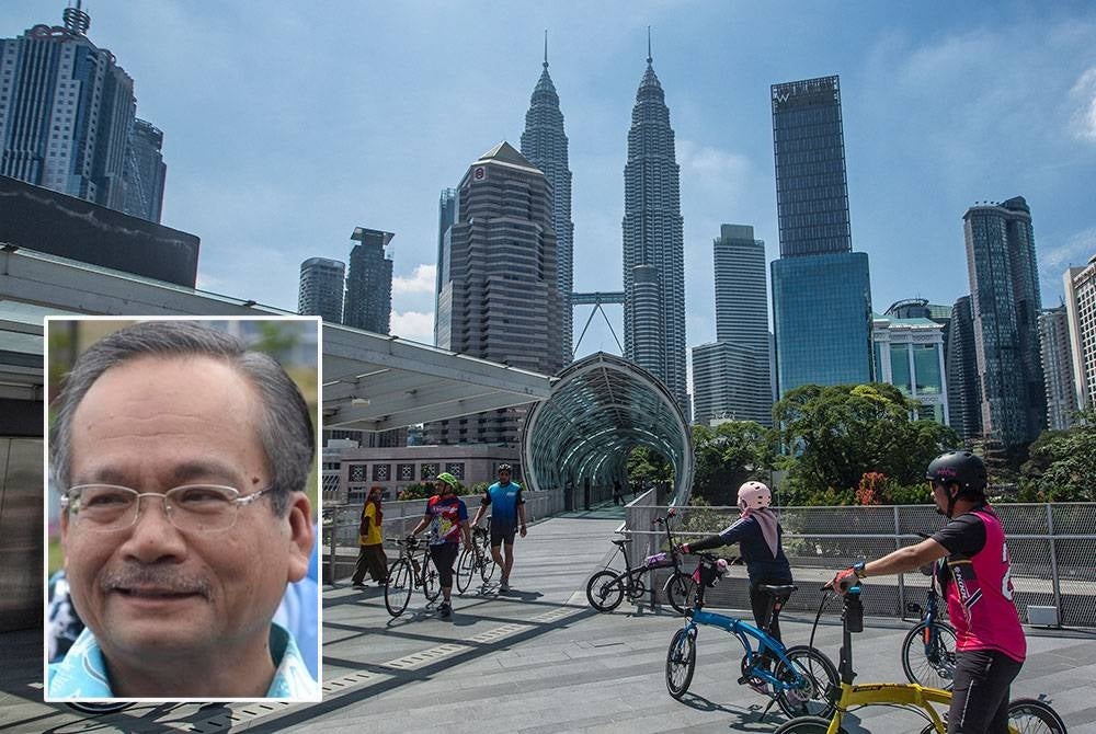 Kerajaan perpaduan mampu bertahan jika ia memerintah secara adil untuk semua lapisan masyarakat. Gambar kecil: Ahmad Atory