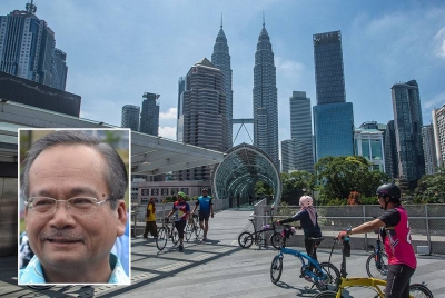 Kerajaan perpaduan mampu bertahan jika ia memerintah secara adil untuk semua lapisan masyarakat. Gambar kecil: Ahmad Atory