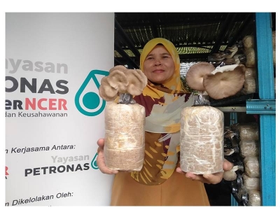 Antara cendawan yang ditanam oleh Nazariah.