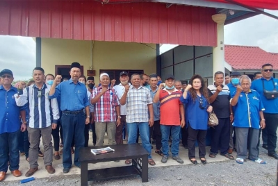 Akar umbi UMNO Bahagian Arau menyatakan sokongan kepada BN mendokong pembentukan kerajaan perpaduan