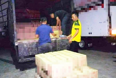 KPDNHEP Kelantan berjaya mematahkan cubaan menyeludup minyak masak ke negara jiran menggunakan syarikat pengendali perkhidmatan penghantaran.