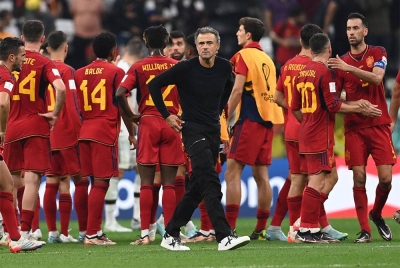 Enrique (depan) menyifatkan sesuatu yang memalukan buat Sepanyol kerana gagal mengalahkan Jerman pada aksi kedua Kumpulan F Piala Dunia Qatar 2022 pada Isnin.