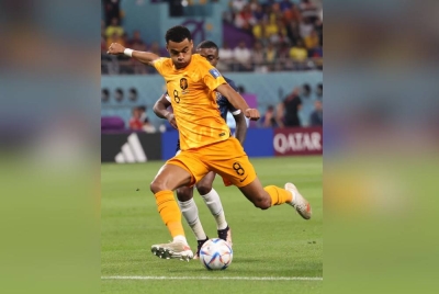 Gakpo menyinar bersama PSV dan Belanda dalam saingan Piala Dunia Qatar 2022 ketika ini. - Foto EPA.