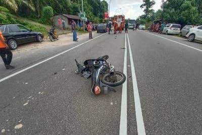 Keadaan motosikal yang terlibat dalam kemalangan terbabit. - Foto ihsan PDRM
