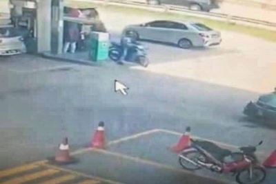 Hasil rakaman CCTV berkenaan kejadian samun di sebuah stesen minyak di Genting Sempah yang tular di TikTok.