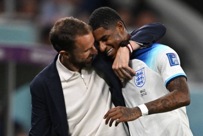 Southgate mengucapkan tahniah kepada Rashford selepas bintang Manchester United itu menjaringkan dua gol semasa England berdepan Wales dalam aksi Kumpulan B Piala Dunia Qatar 2022 di Stadium Ahmad Bin Ali, Al-Rayyan. FOTO: AFP