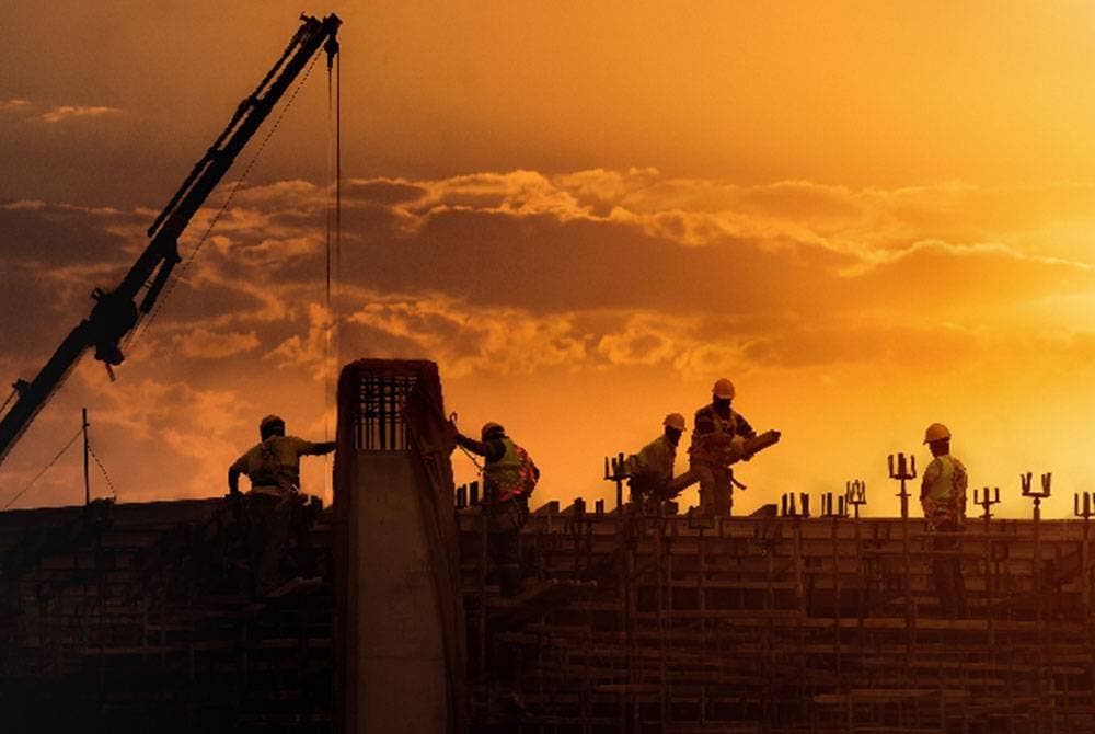 Antara banyak isu yang perlu ditangani Perdana Menteri ialah ketidakpuasan hati pekerja yang semakin meningkat dan khususnya membabitkan golongan pekerja miskin.