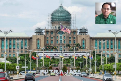 Bangunan Perdana Putra yang menempatkan Pejabat Perdana Menteri. Gambar kecil: Khairil Nizam