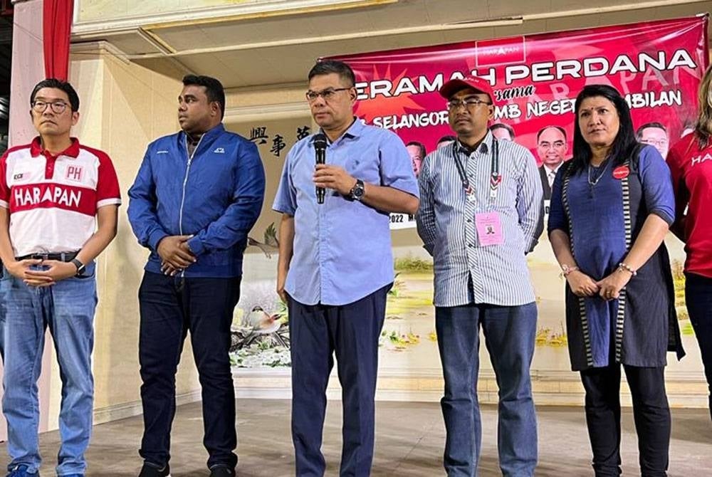 Saifudin (tengah) hadir dalam kempen ceramah bagi Parlimen Padang Serai di Lunas pada Ahad.